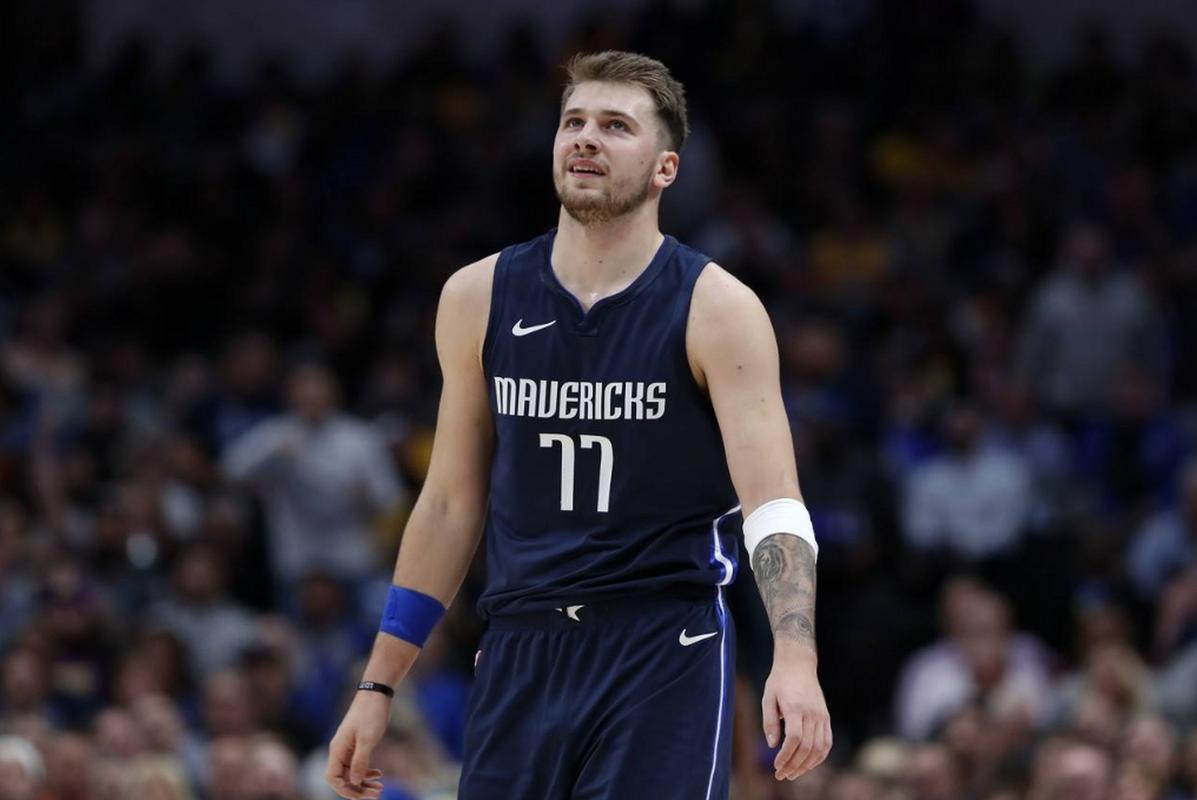 他和许多移 他和许多移